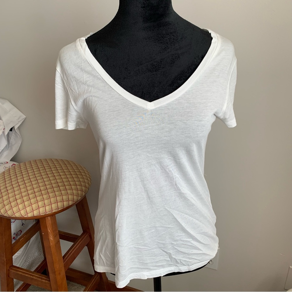 Stem White V-Neck Short Sleeve Tee